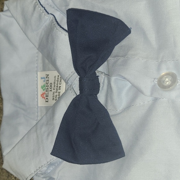 NWOT Dress Shirt with Snap On Bow Tie - Picture 2 of 8